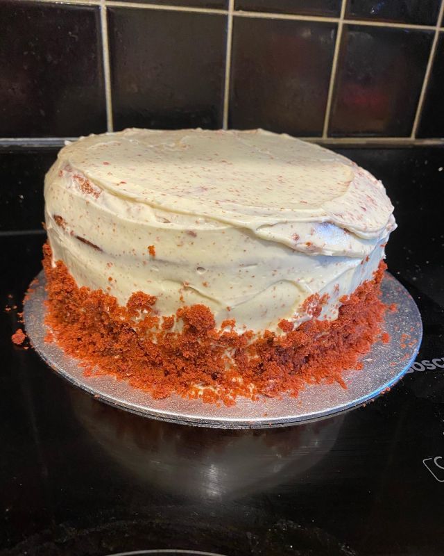 I’m a few weeks behind so need to get my skates on but I decided to follow along the technicals on this years gbbo. So may I present week one - red velvet cake! 

#gbbo #redvelvetcake #gbbotechnicalchallenge #gbbo2022 #paulhollywood #paulhollywoodrecipe